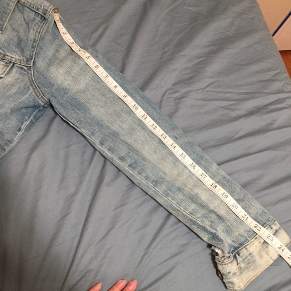Gap Women’s Denim Jean Jacket Size Medium - Picture 4 of 8